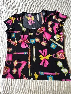JESSICA MAX SIZE LARGE BLACK TOP WITH MULTICOLOR ACCESSORY PRINTS. POLYESTER